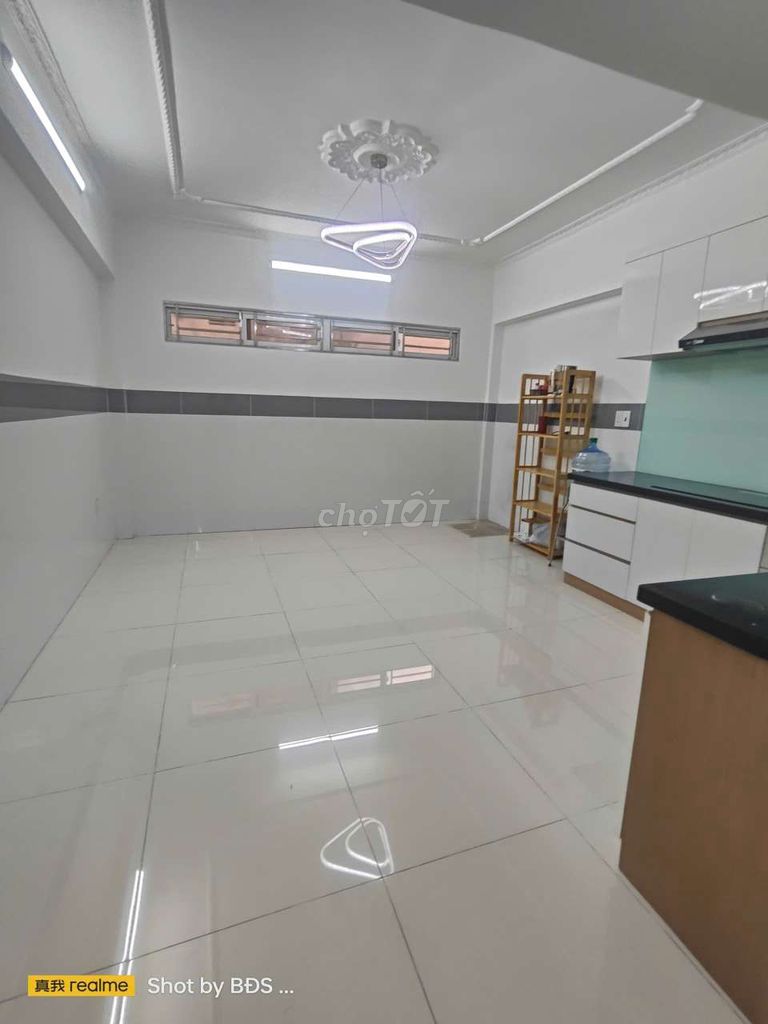 Nice place. Two floors of Quốc Lộ 13 Hiệp Bình Phước.11 million a month.