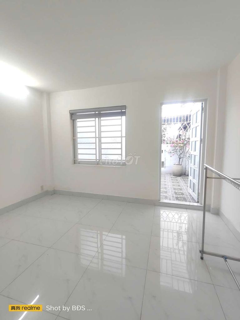 Nice place. Two floors of Quốc Lộ 13 Hiệp Bình Phước.11 million a month.
