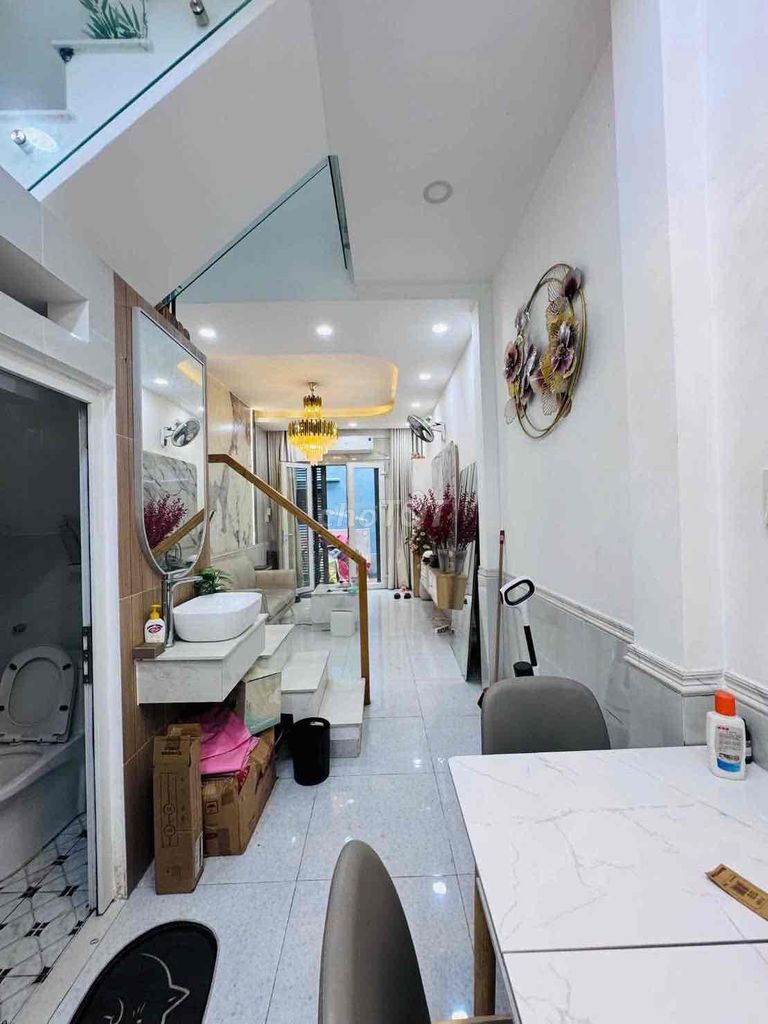 Rent a full house. 790 Quang Trung.