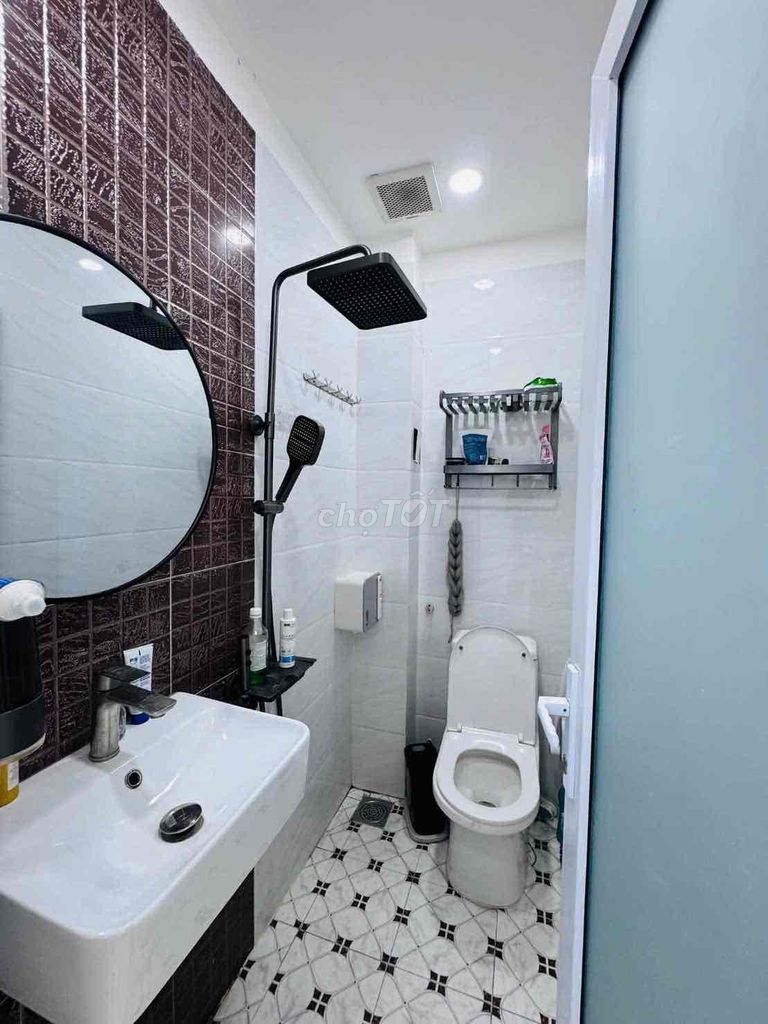 Rent a full house. 790 Quang Trung.