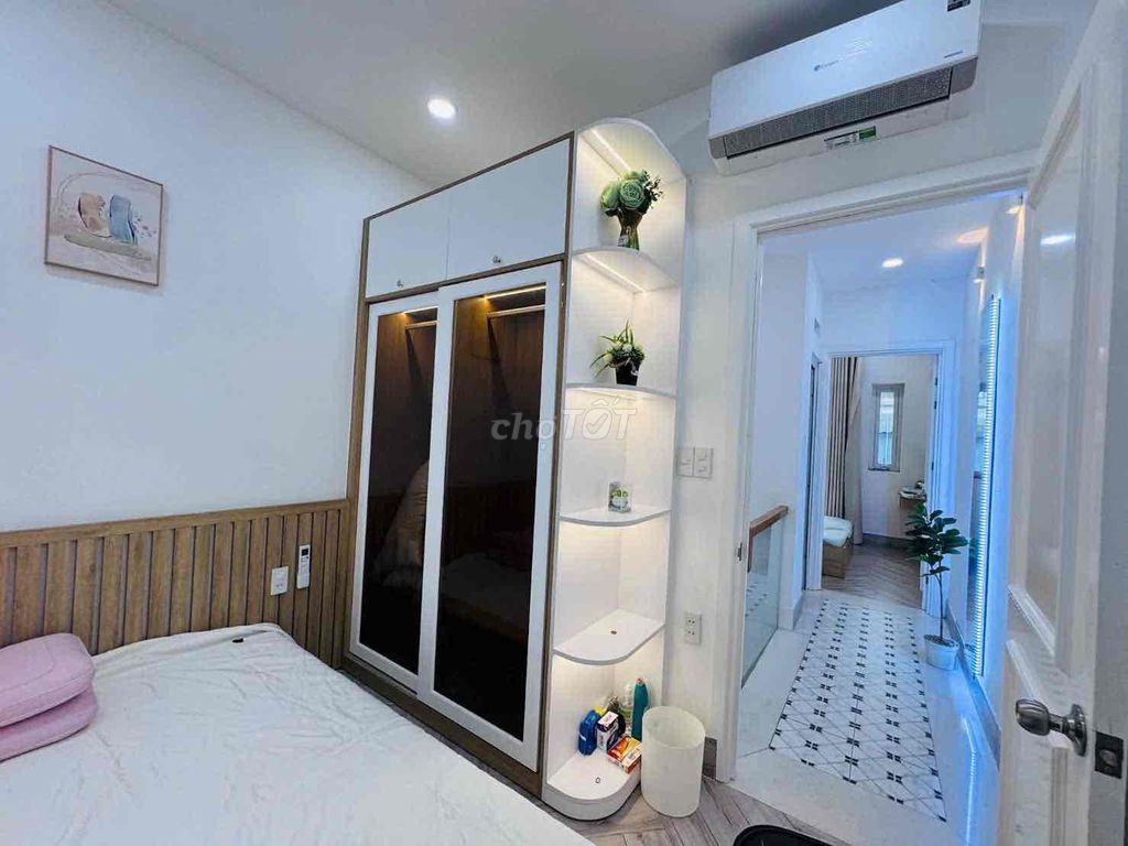 Rent a full house. 790 Quang Trung.