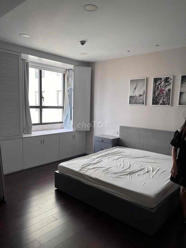 The apartment is a 50-meter bedroom full of icon56 furniture.