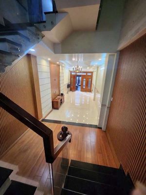 Need to rent a pttn house near the Luxex Market. 4 x28.1 floor 5th floor bedroom 5 ws.