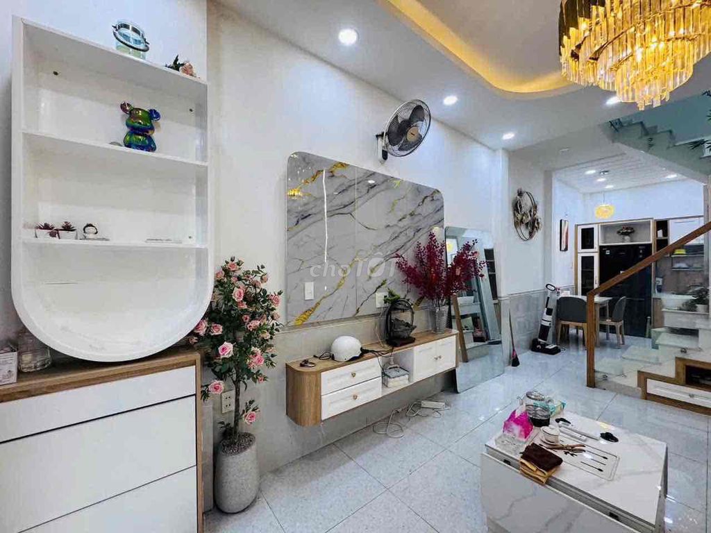 Rent a full house. Two Quang Trung 770s.