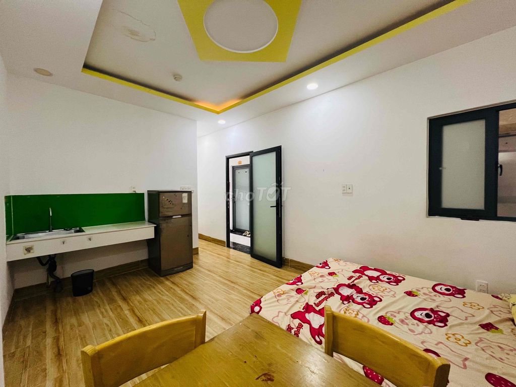 Rent the studio, Full interior, right on the west stop, up to District 5
