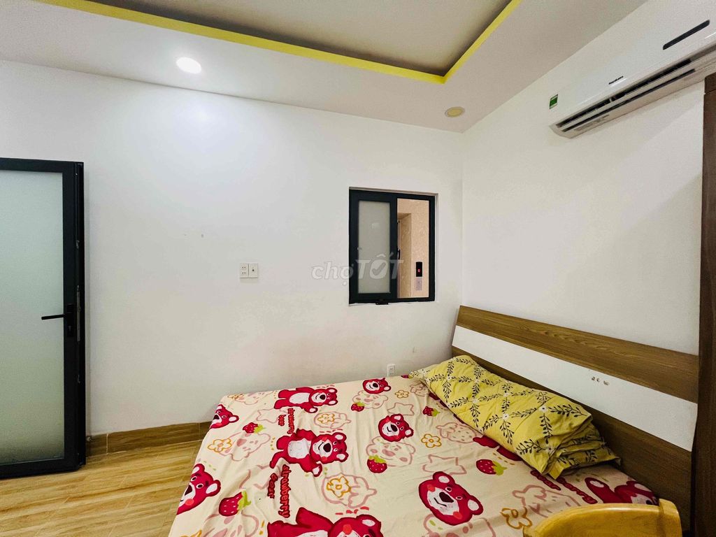 Rent the studio, Full interior, right on the west stop, up to District 5