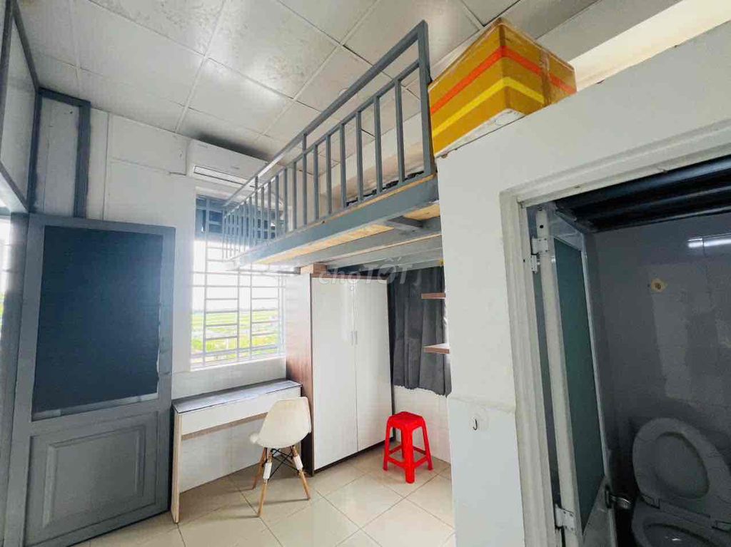 Rent room, balcony, airline academy.