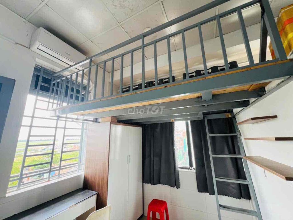 Rent room, balcony, airline academy.
