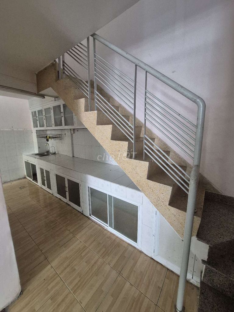 Rent 8 x10 meters a floor 3 bedroom 2 downstairs floor floor Tây Thạnh