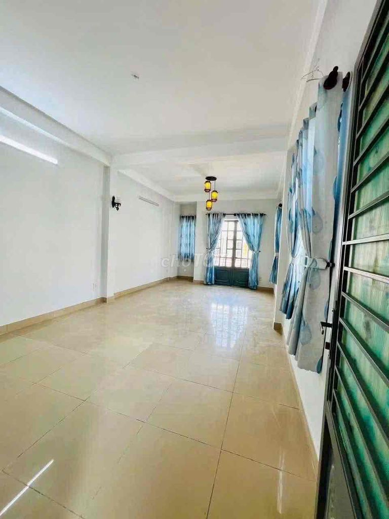 The carhouse is a nice new door. Two roof bedrooms are worth eight million.