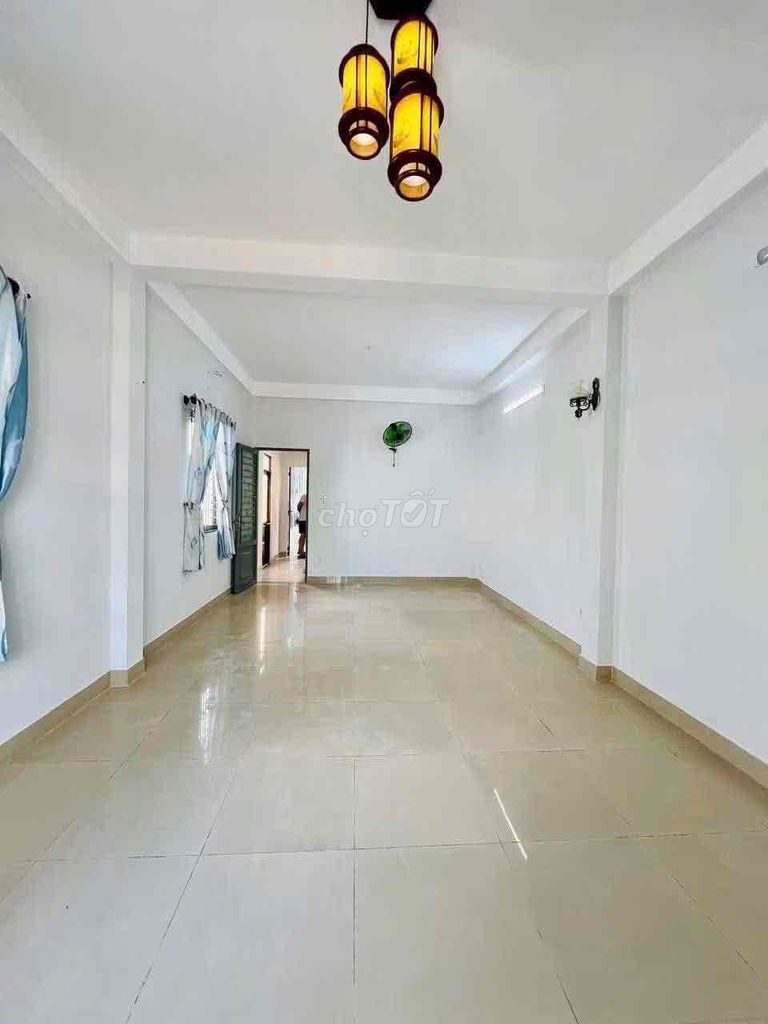 The carhouse is a nice new door. Two roof bedrooms are worth eight million.