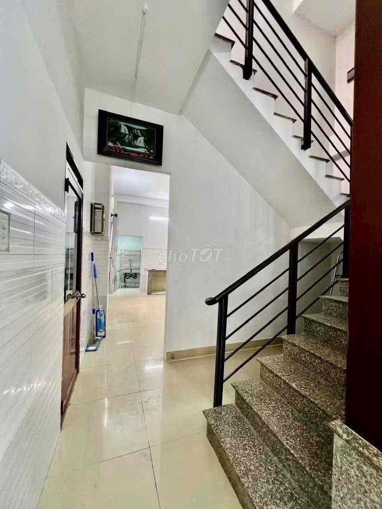 The carhouse is a nice new door. Two roof bedrooms are worth eight million.