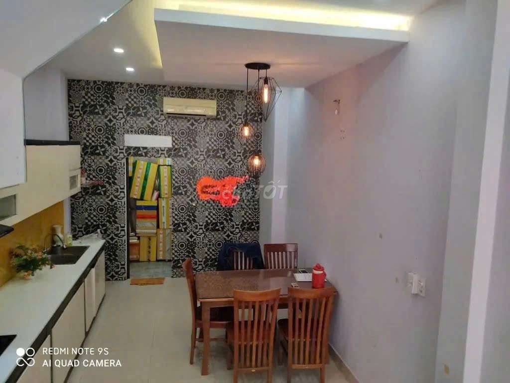 Rent two floors to Ngô Tất Tố, Bình Thạnh, 17 million.