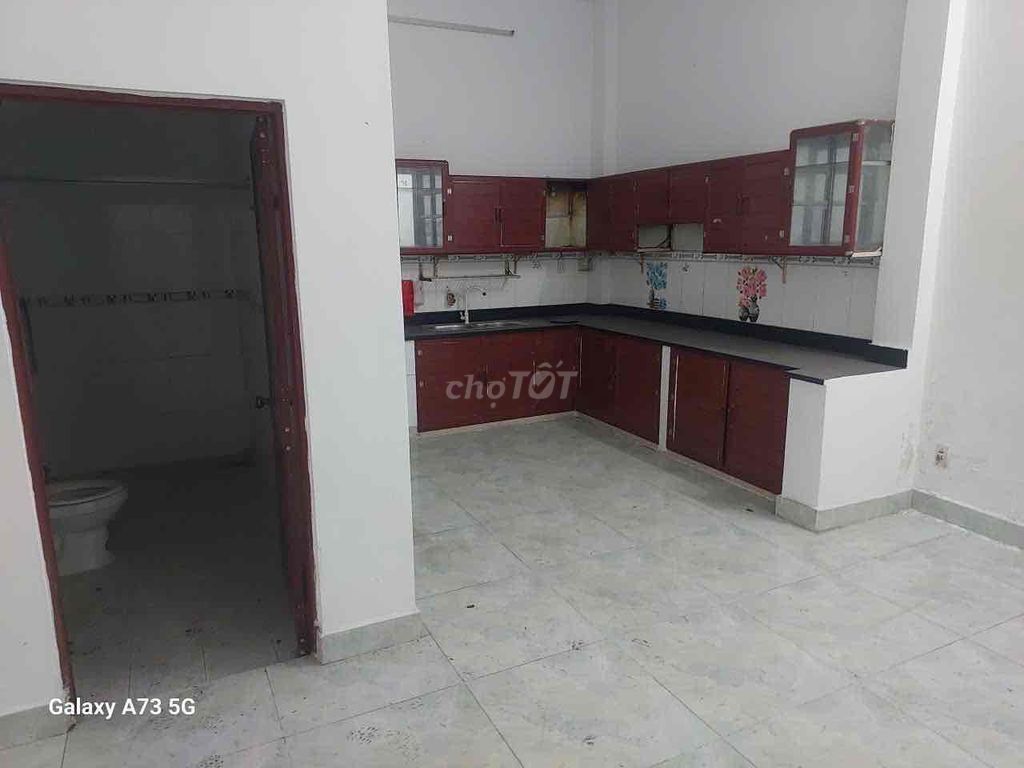 Rent 6 x 14 meters, one floor, 3 bedroom, near Central, Third, District 12