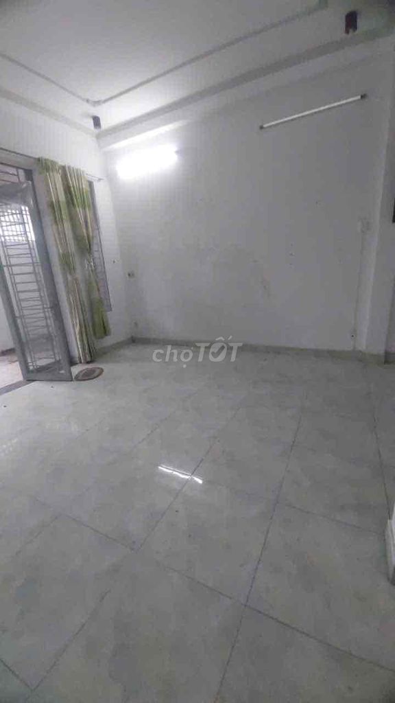 Rent 6 x 14 meters, one floor, 3 bedroom, near Central, Third, District 12