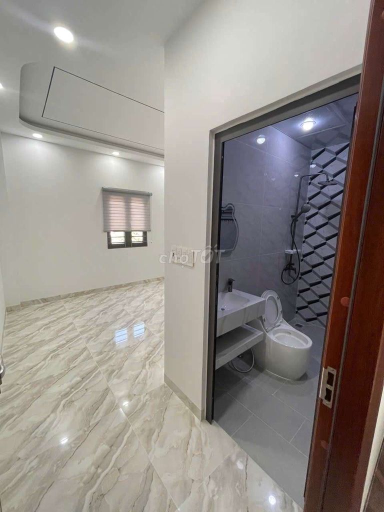 New building, Tân Kỳ Tân Quý, 3 floors, 6 bedrooms, elevators, 20 million dollars.