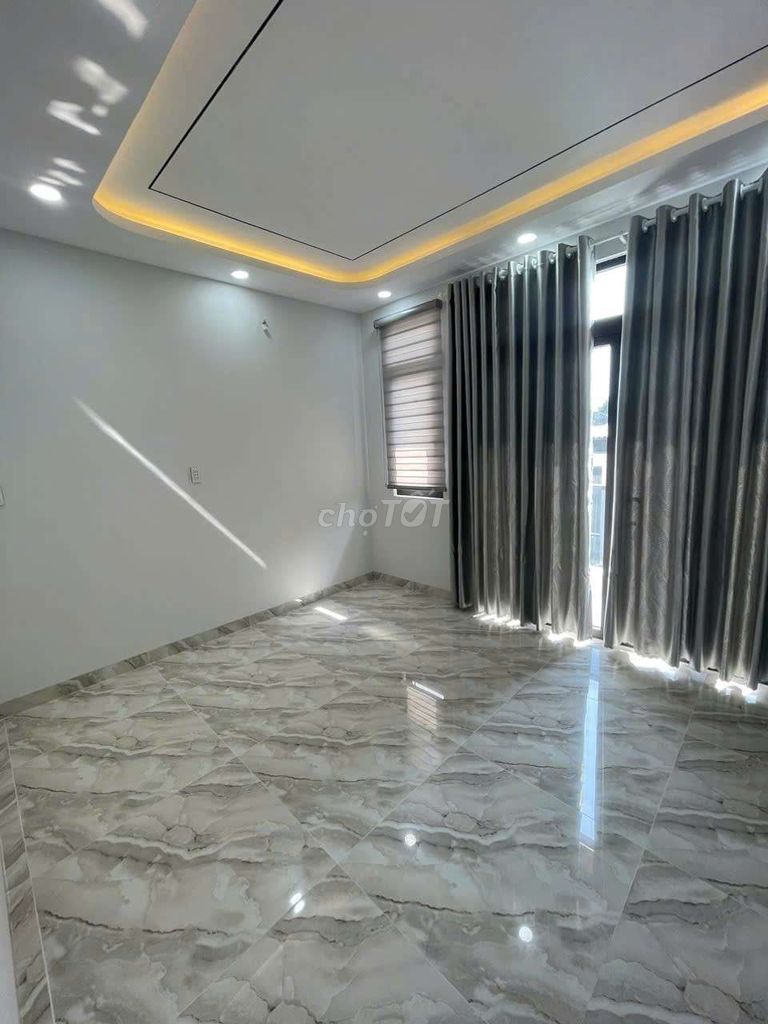 New building, Tân Kỳ Tân Quý, 3 floors, 6 bedrooms, elevators, 20 million dollars.