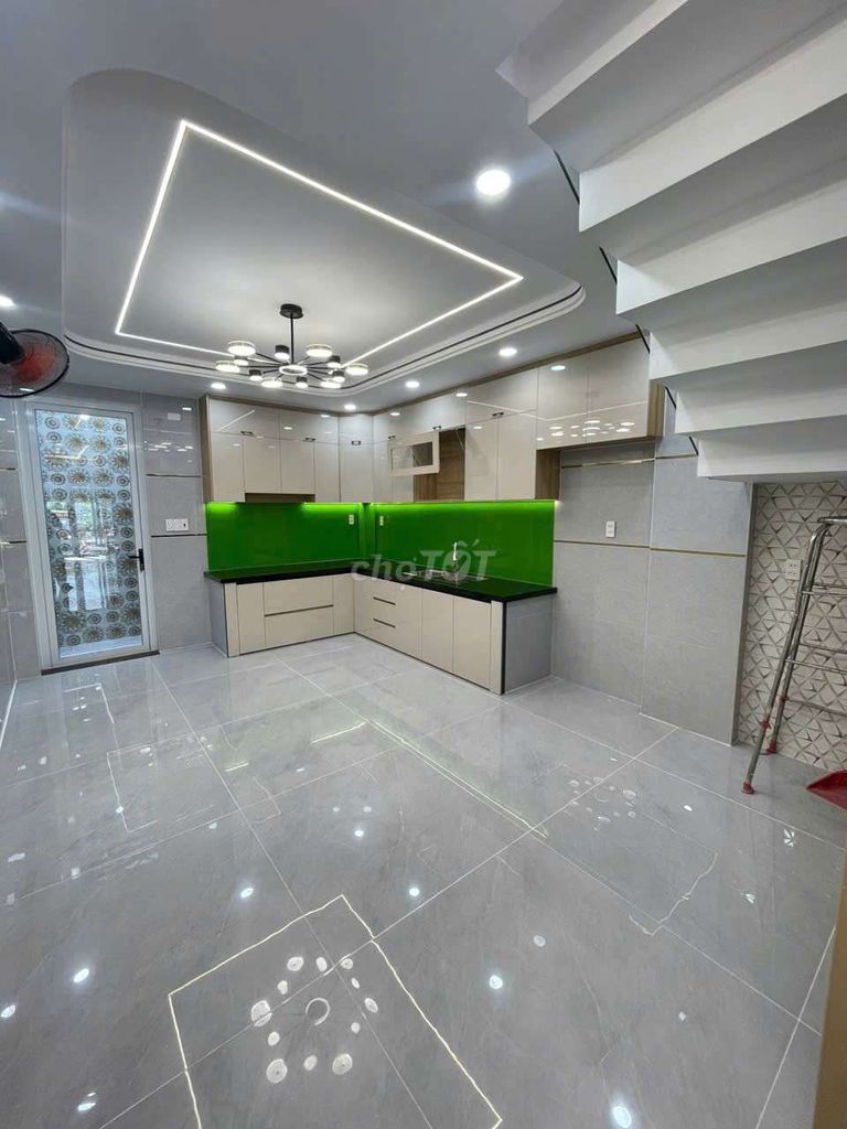 New building, Tân Kỳ Tân Quý, 3 floors, 6 bedrooms, elevators, 20 million dollars.