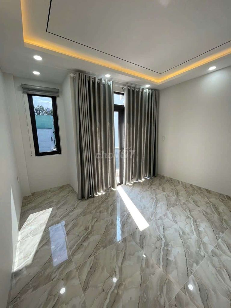 New building, Tân Kỳ Tân Quý, 3 floors, 6 bedrooms, elevators, 20 million dollars.