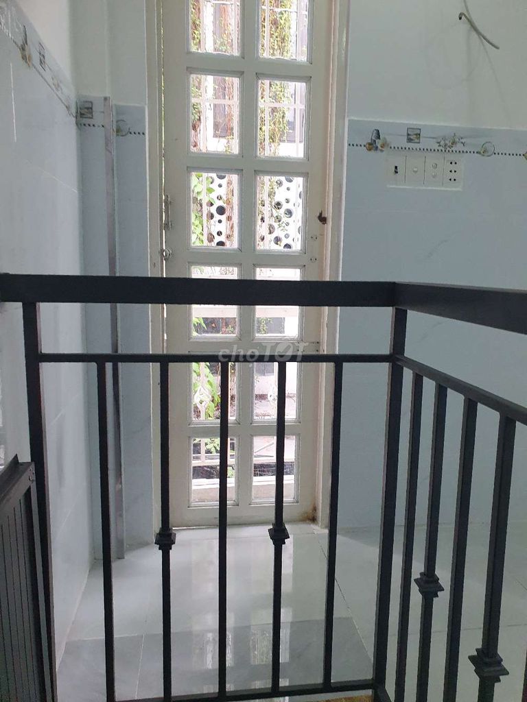 The 100th Alley of House Hall.