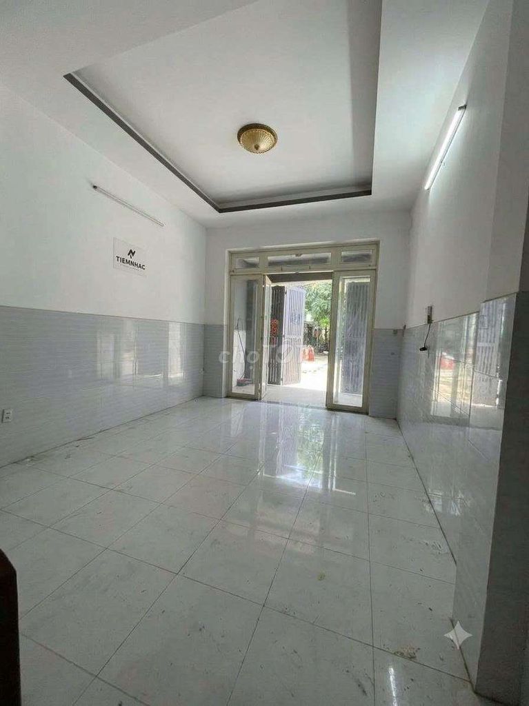 - Four-story bedroom three toilets.