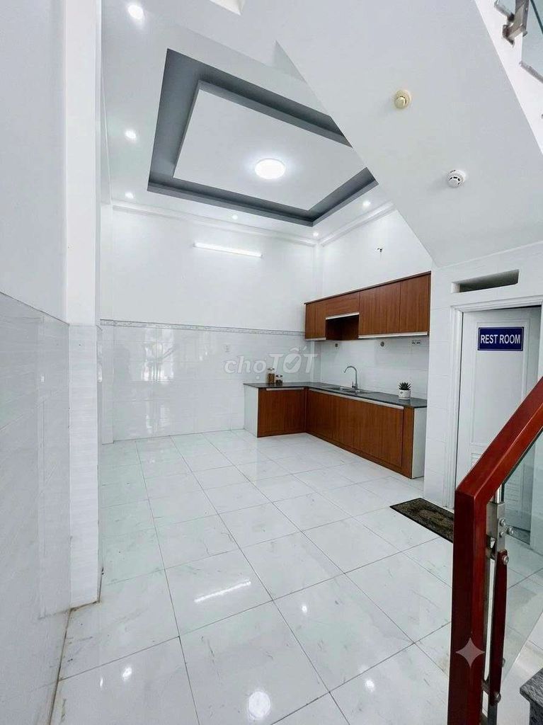 - Four-story bedroom three toilets.
