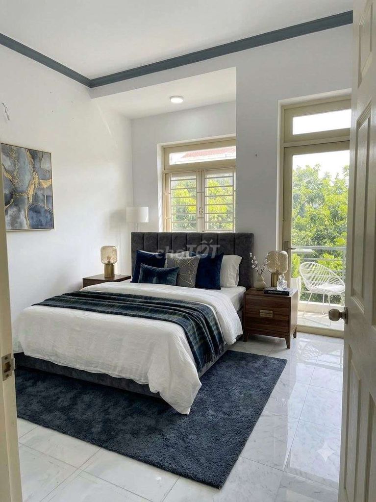 - Four-story bedroom three toilets.