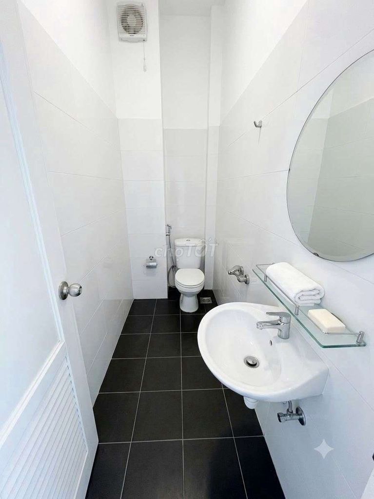 - Four-story bedroom three toilets.