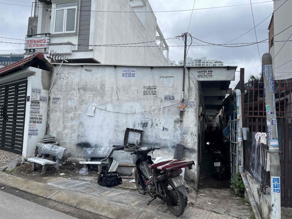A 1,000,000-dollar motel-- Nhà Bè nears the winning university.
