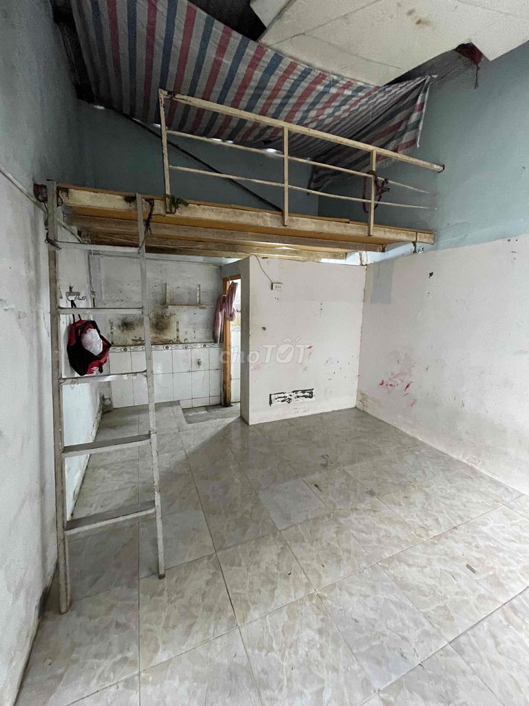 A 1,000,000-dollar motel-- Nhà Bè nears the winning university.