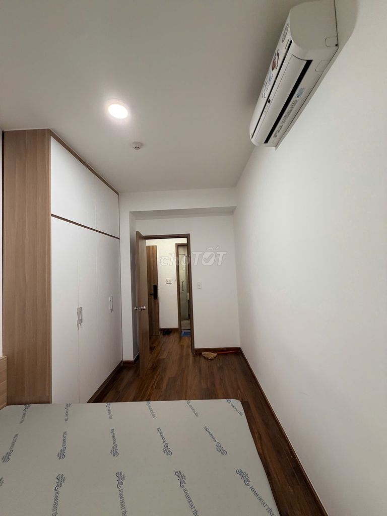 Rent apartment 75 m2--view square, east side of the sun!