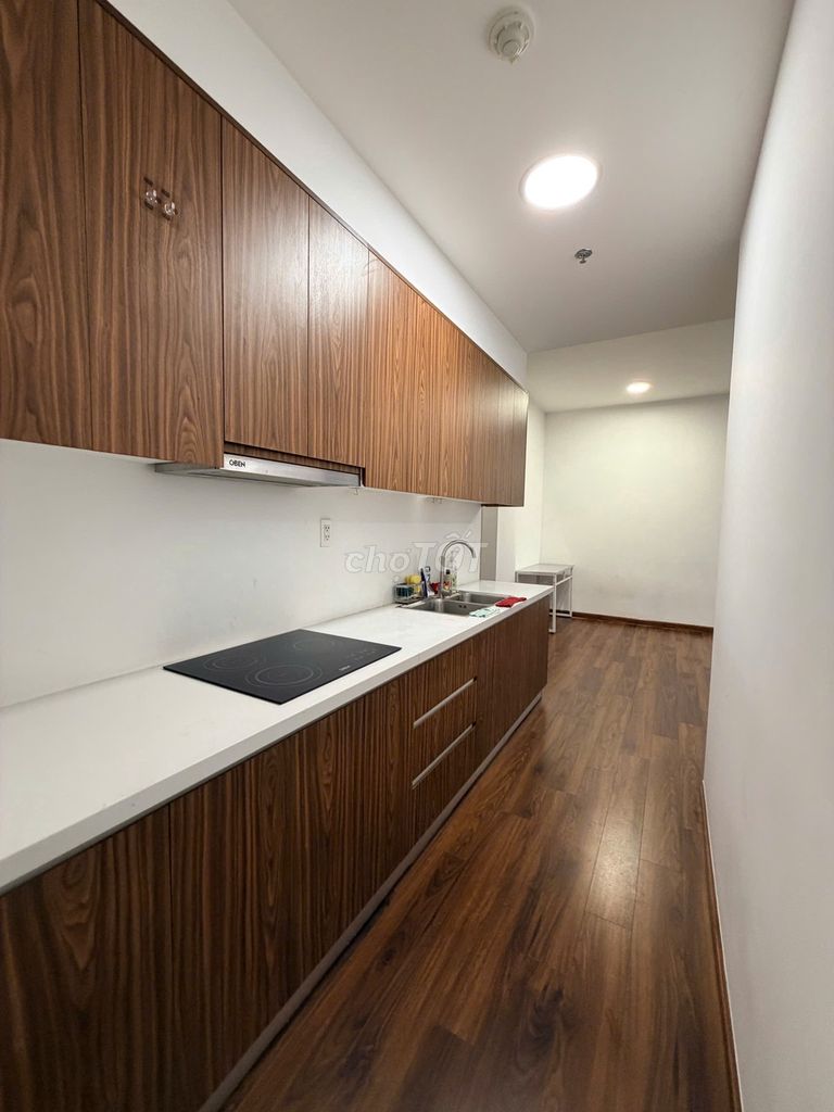 Rent apartment 75 m2--view square, east side of the sun!