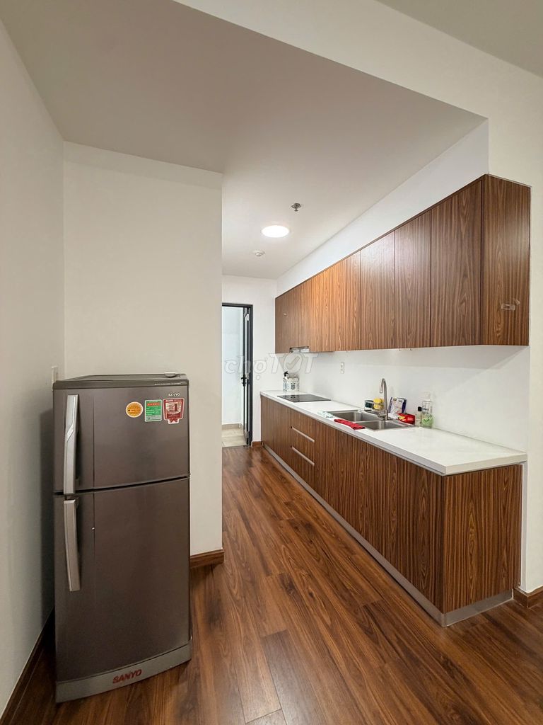 Rent apartment 75 m2--view square, east side of the sun!