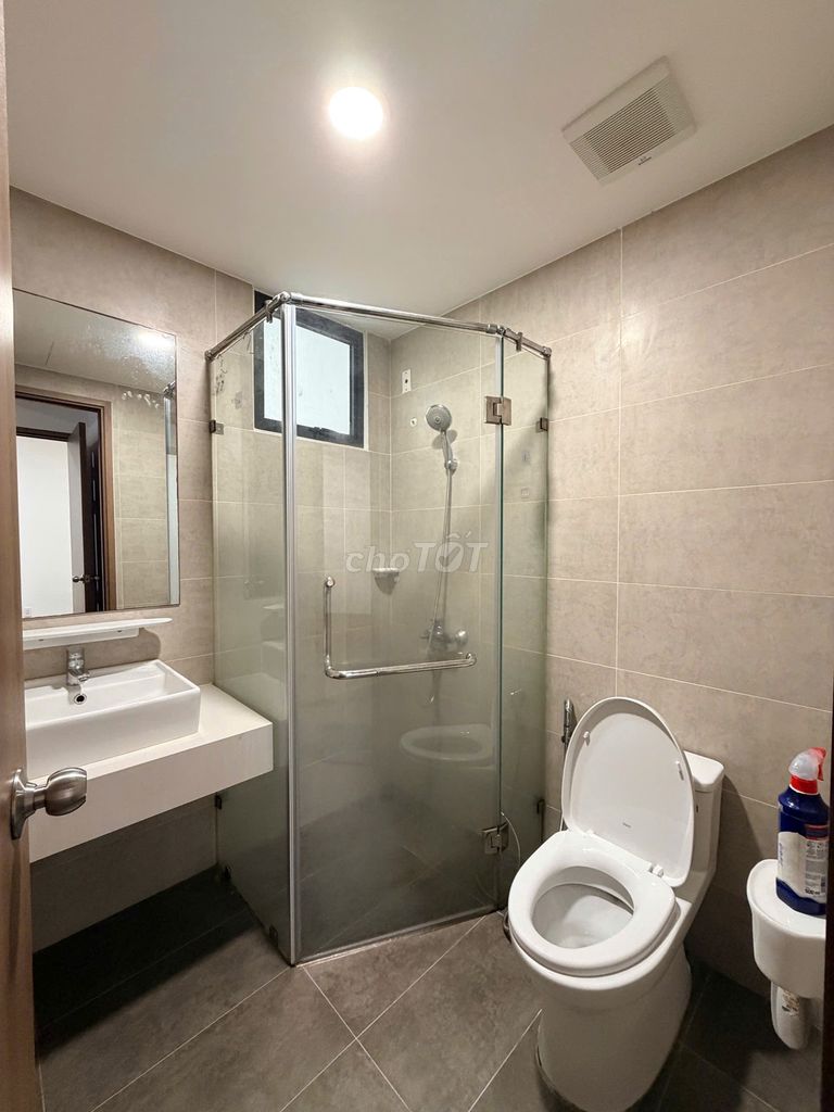 Rent apartment 75 m2--view square, east side of the sun!