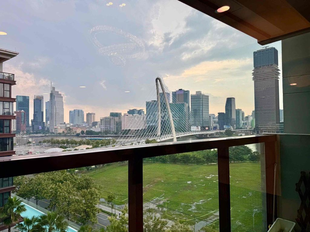 The MeTropole rents a three-room apartment of 110 M2 – full interior, empty