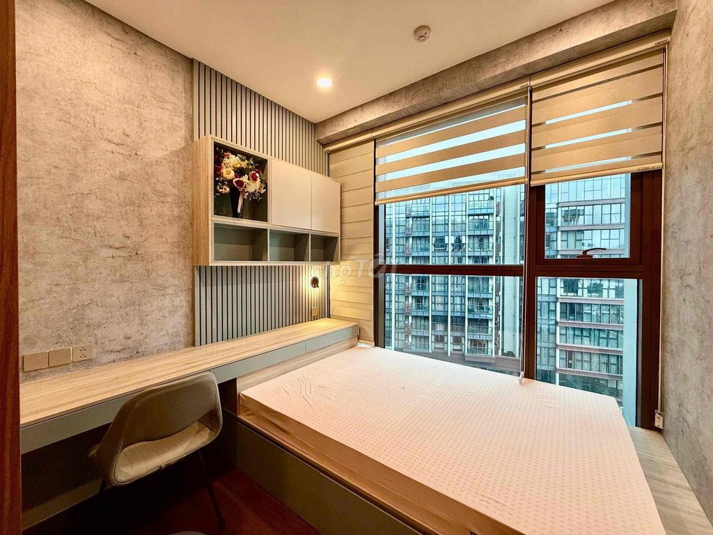 The MeTropole rents a three-room apartment of 110 M2 – full interior, empty