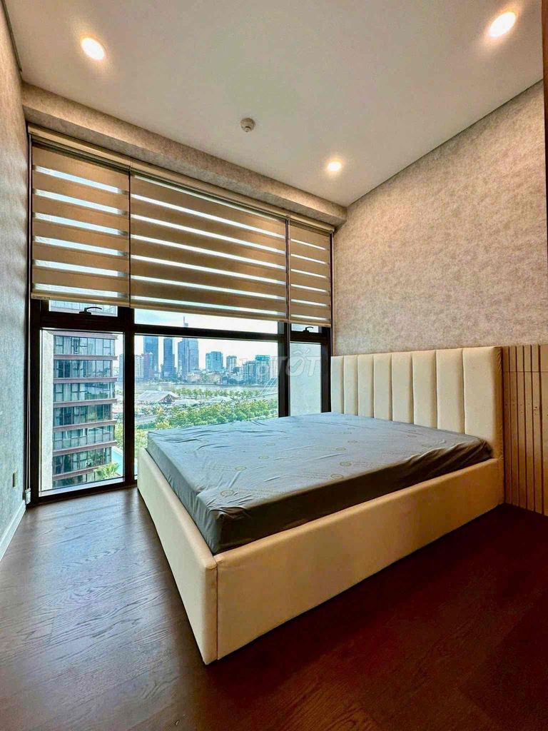 The MeTropole rents a three-room apartment of 110 M2 – full interior, empty