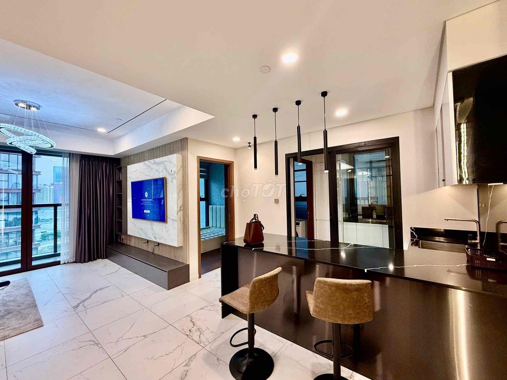 The MeTropole rents a three-room apartment of 110 M2 – full interior, empty