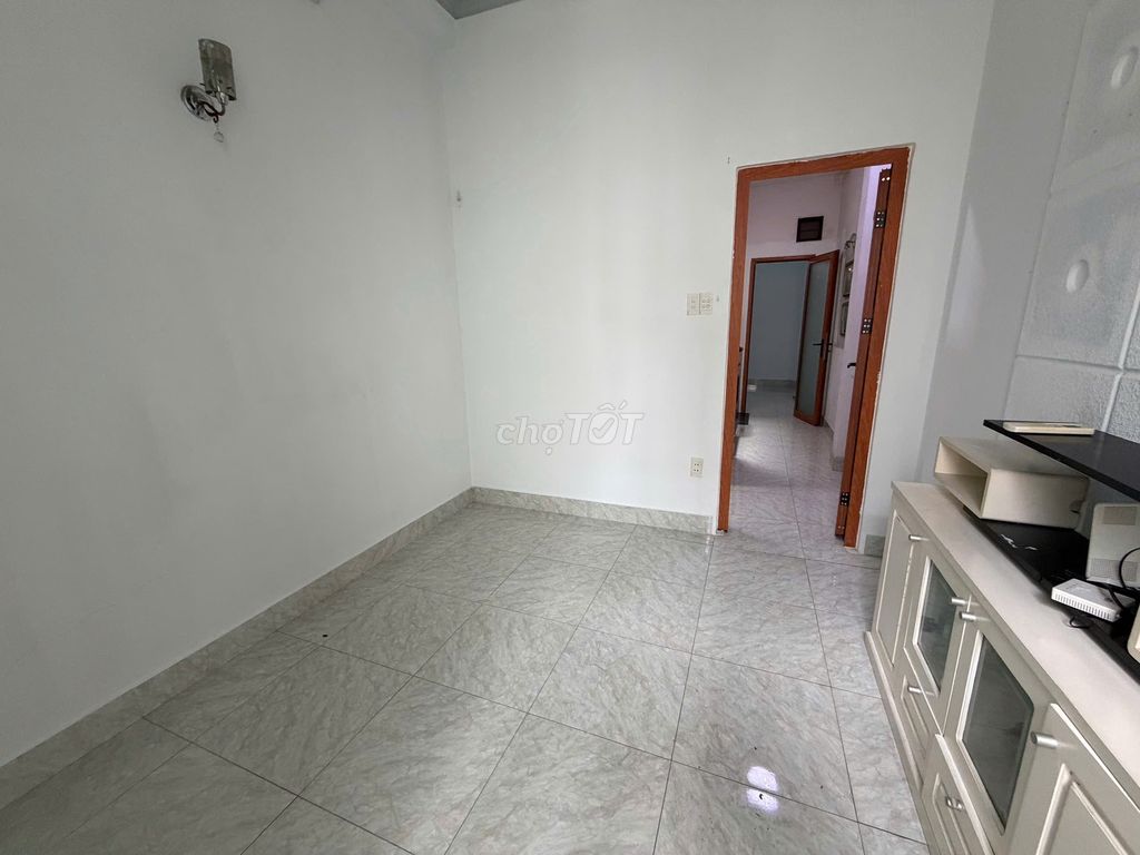 Two Huỳnh Văn Bánh balcony bedrooms, Phú Nhuận only 7 million interiors.