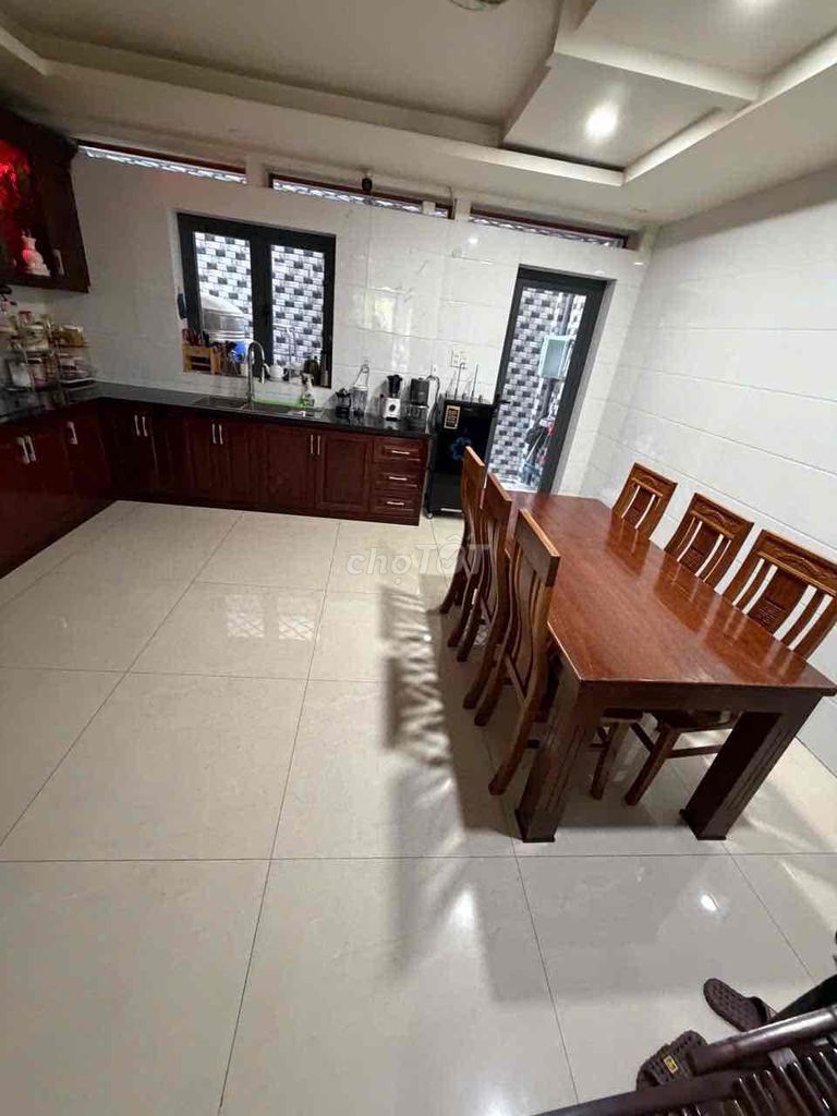 Antkd aeon... Thirty million, five beautiful rooms with interior furniture.