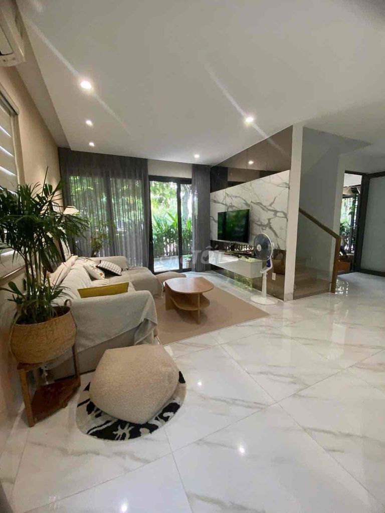 Rent a Đỗ Xuân Hợp compund near Global City. 9 million a month.