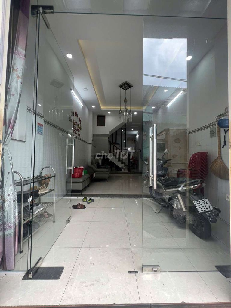 4 X 15 Alley 6 M Lạc Long Quân