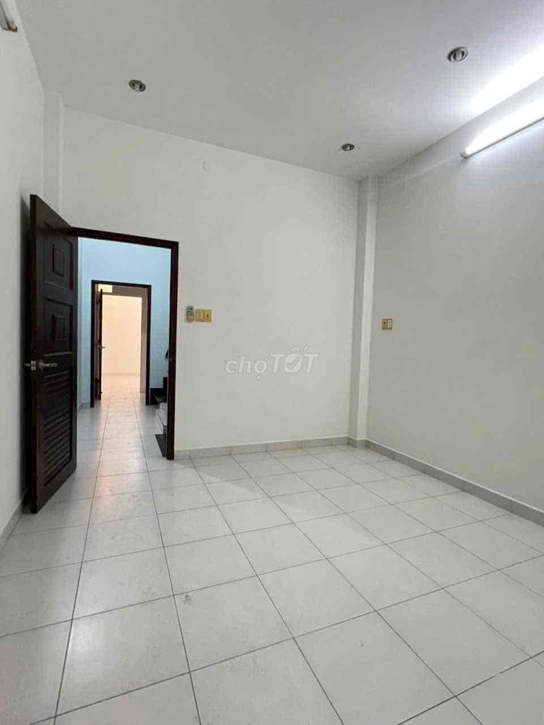 - Nguyễn Trãi Q-0 District 5-49 m2 4th floor bedroom - 22 million