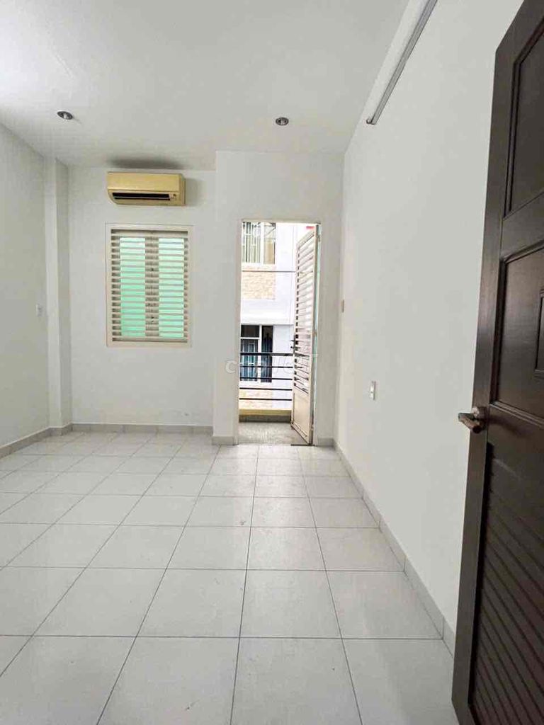 - Nguyễn Trãi Q-0 District 5-49 m2 4th floor bedroom - 22 million