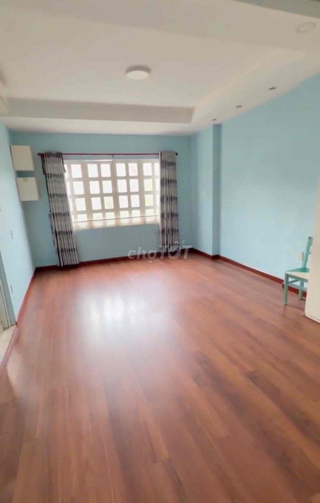 Renting the entire 7th District, 6 X15 M Neat 2 4th floor bedroom 35 million a week.