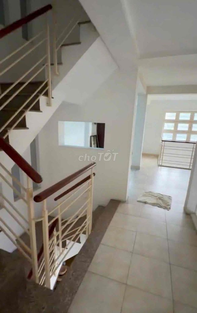 Renting the entire 7th District, 6 X15 M Neat 2 4th floor bedroom 35 million a week.
