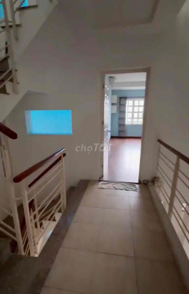 Renting the entire 7th District, 6 X15 M Neat 2 4th floor bedroom 35 million a week.
