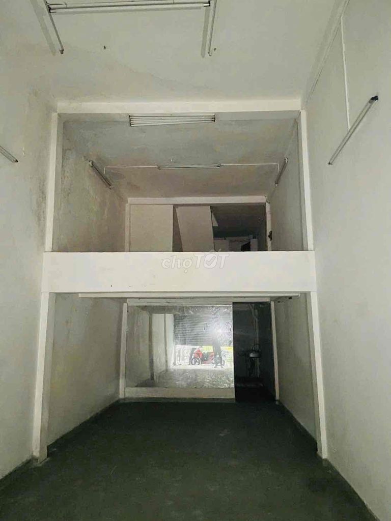 Renting Ngô Gia Tự Cash House 10 57 m2 5th floor bedroom - 23 million