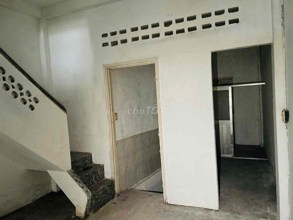 Renting Ngô Gia Tự Cash House 10 57 m2 5th floor bedroom - 23 million