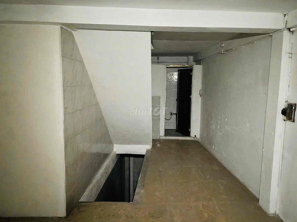 Renting Ngô Gia Tự Cash House 10 57 m2 5th floor bedroom - 23 million